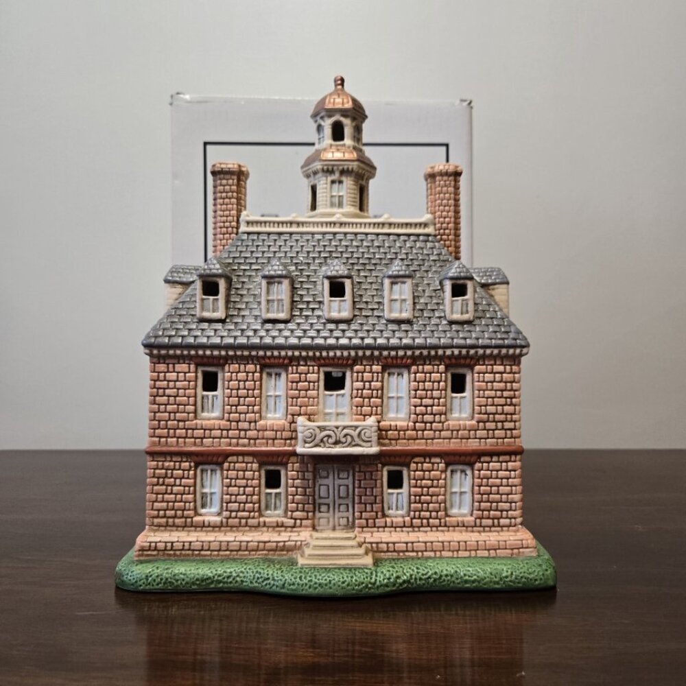 Lefton‎ Williamsburg Governor's Palace - 1722, Retired, Original Box, Light Kit